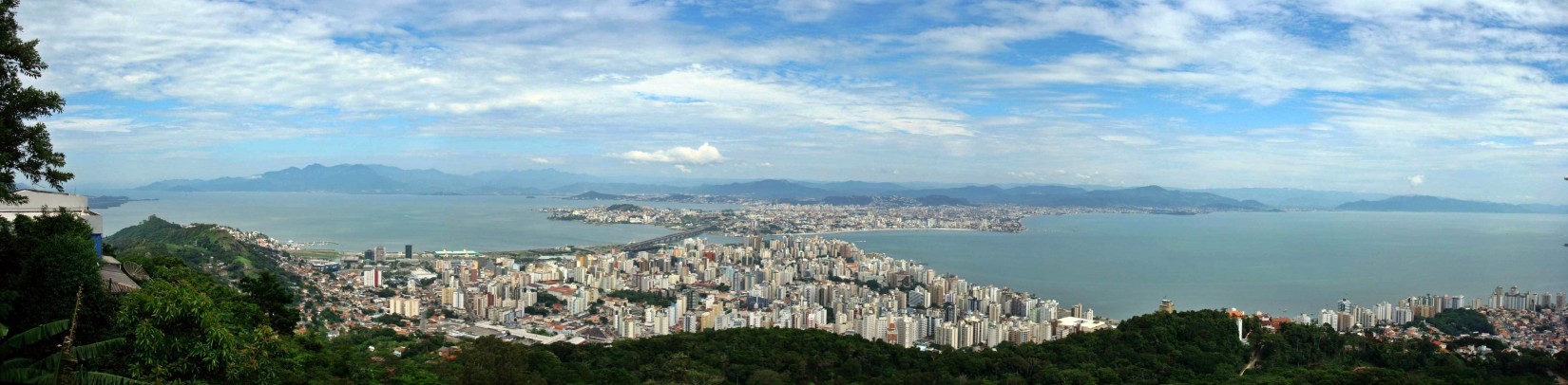 Panorama Florianópolis (CC BY-SA by Runge-36)